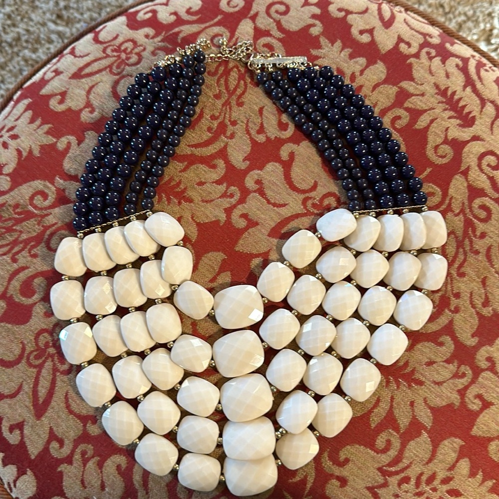Collar necklace